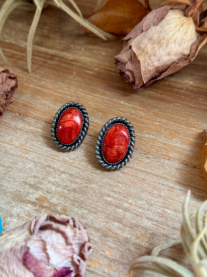 Oval Red Spiny Oyster Rope Border Stud Earrings – Option 2