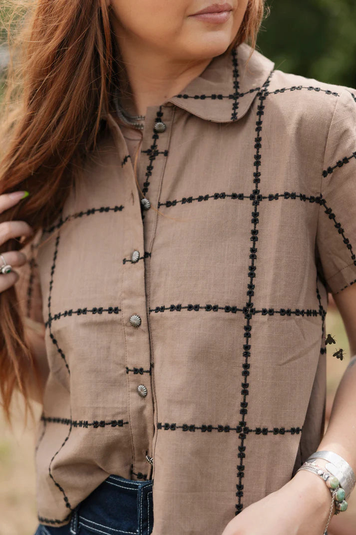 A BIT OF DETAILS SHIRT