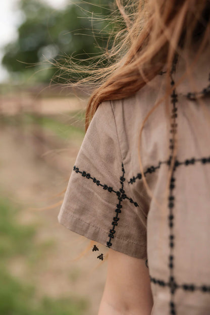 A BIT OF DETAILS SHIRT